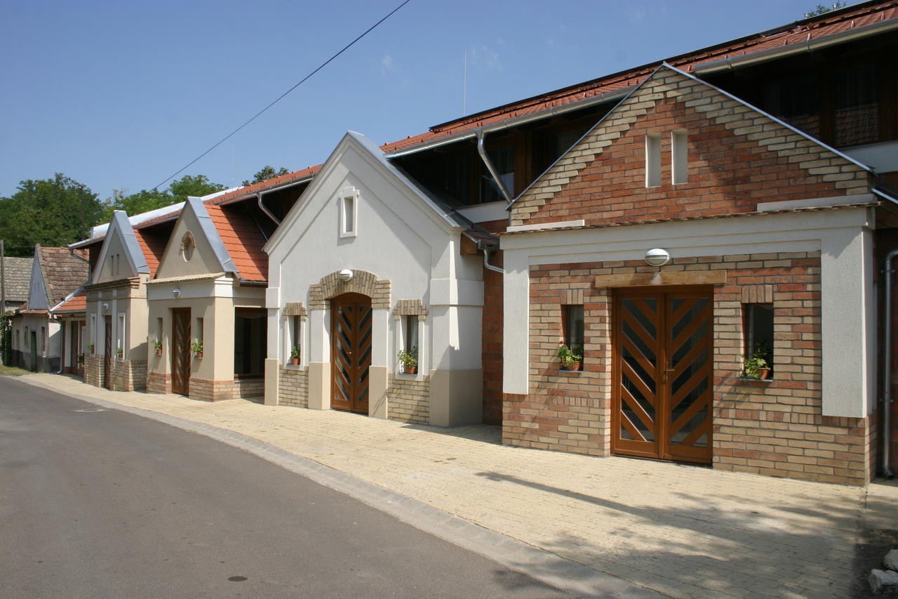 Pincelakat Borhaz Es Szalloda Csaszartoltes Exterior photo